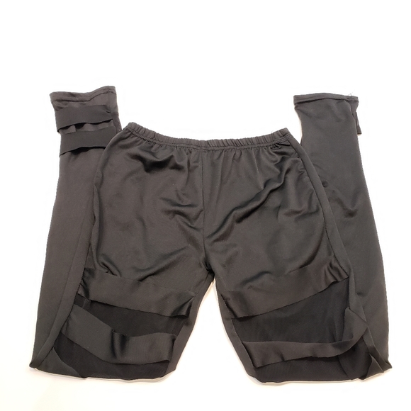 2/$18 Criss Cross Mesh Leggings - Picture 3 of 6